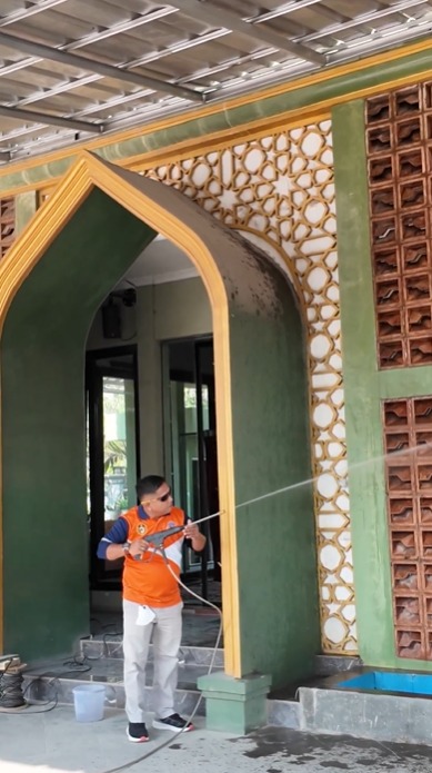 Kegiatan Korve (Gerakan Bersih-Bersih Kantor)Lingkungan Kerja Bersih dan Nyaman ,Bersama Menghubungkan Indonesia